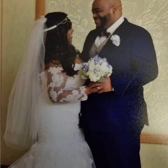 Custom wed gown tie in the back fit size 14 to 20 white lace with train - Picture 2 of 7